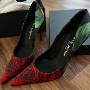 NEW Dolce & Gabbana rose heels